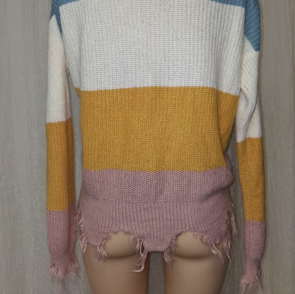 RUN WAY 7 women Size M Colorful Distressed Crew Neck Sweater - Picture 7 of 13